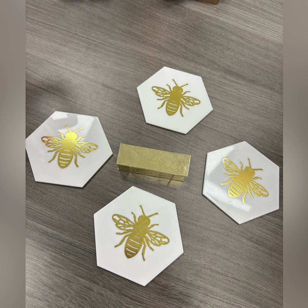 Horizon Dining 4 Hexagonal Coasters with Gold Bee Design and Holder - Picture 3 of 6